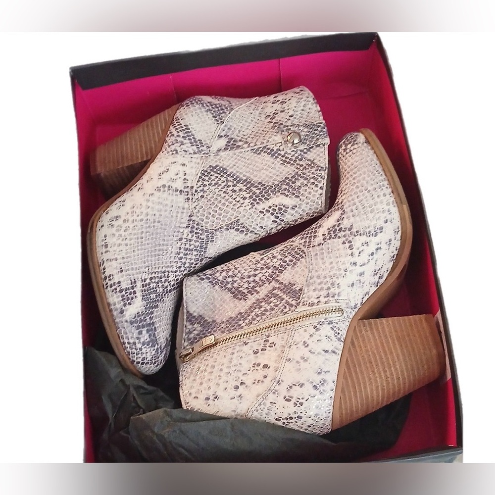 Vince Camuto Gray and Cream Leather Ankle Boots with Side Zipper